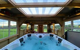 Sleeps 12 Hot Tub Sauna Cinema Pets Welcome